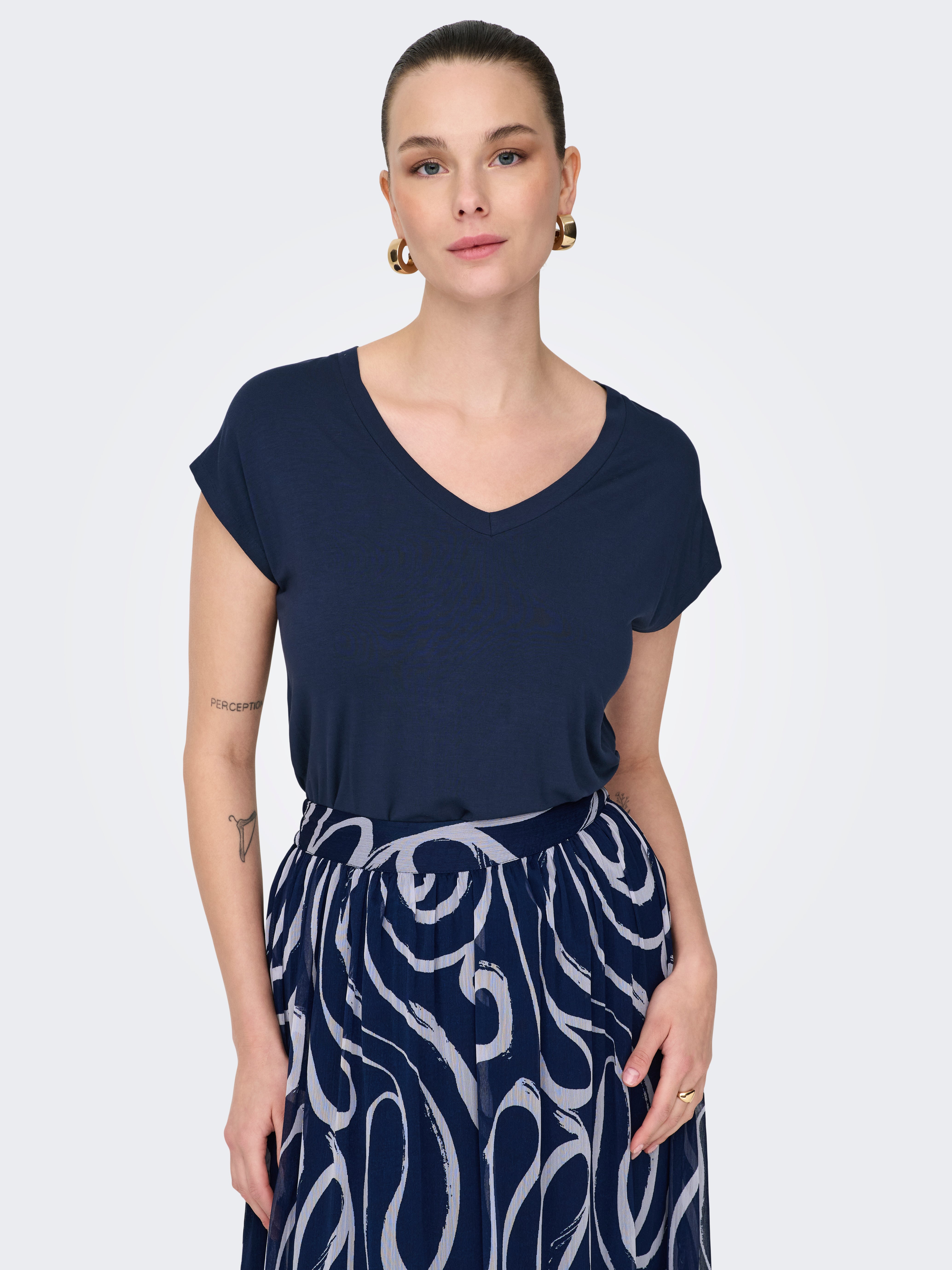 ONLRILLA S/S V-NECK TOP JRS