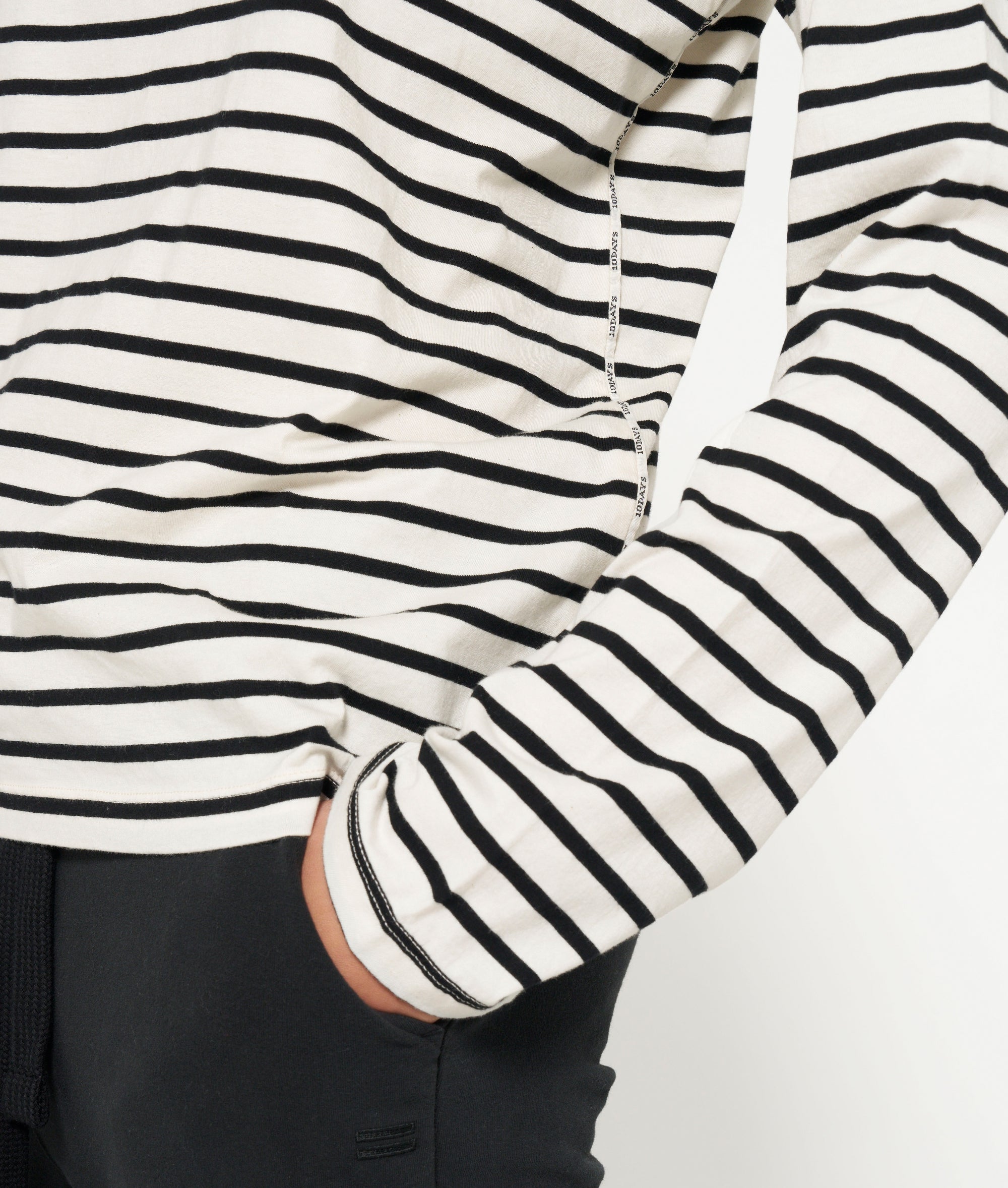 THE LONGSLEEVE STRIPE Shirt