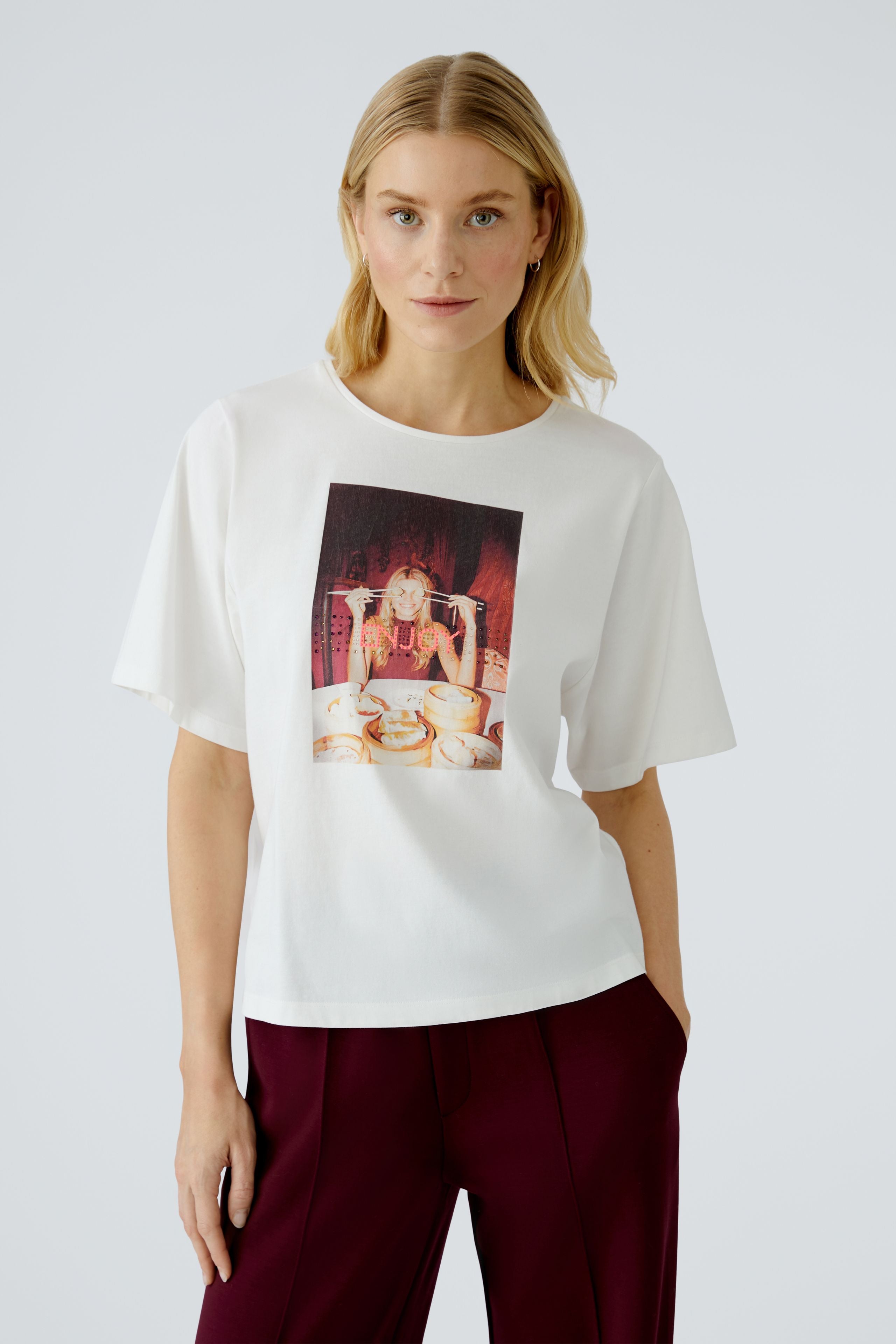 OUI T-Shirt mit Photoprint und Hotfix Steinchen