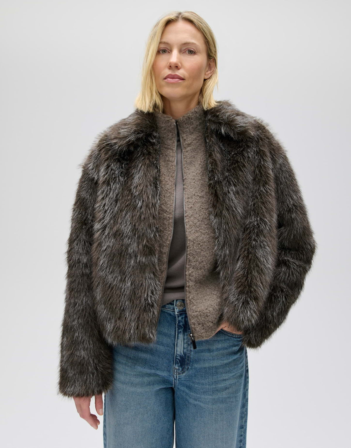Faux Fur Jacke mit nuancierten Farbspiel Loose Fit Hajula