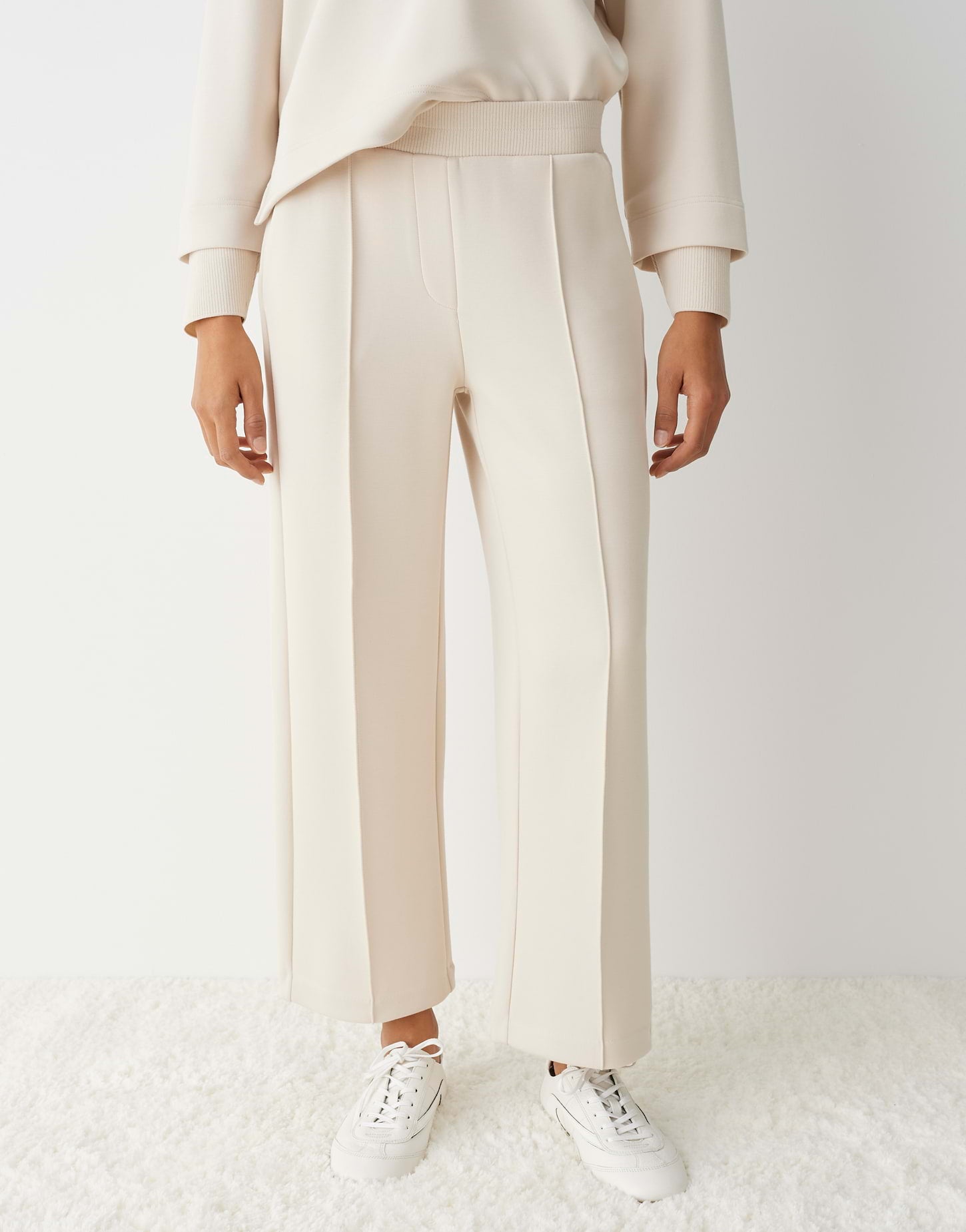 OPUS Relaxed Jogpants mit samtiger Optik Maikito club