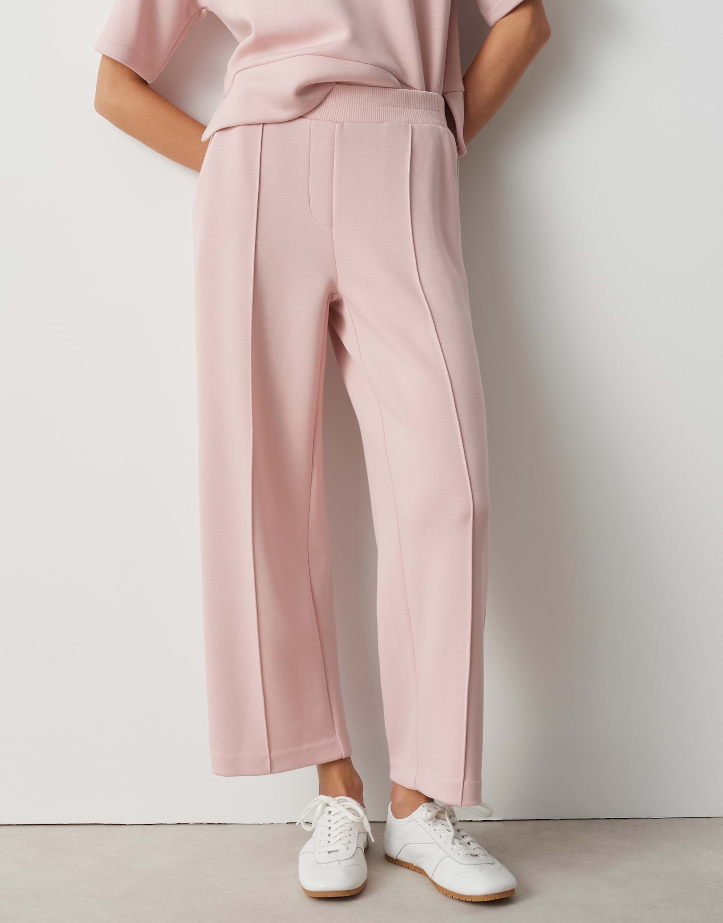 OPUS Relaxed Jogpants mit samtiger Optik Maikito club