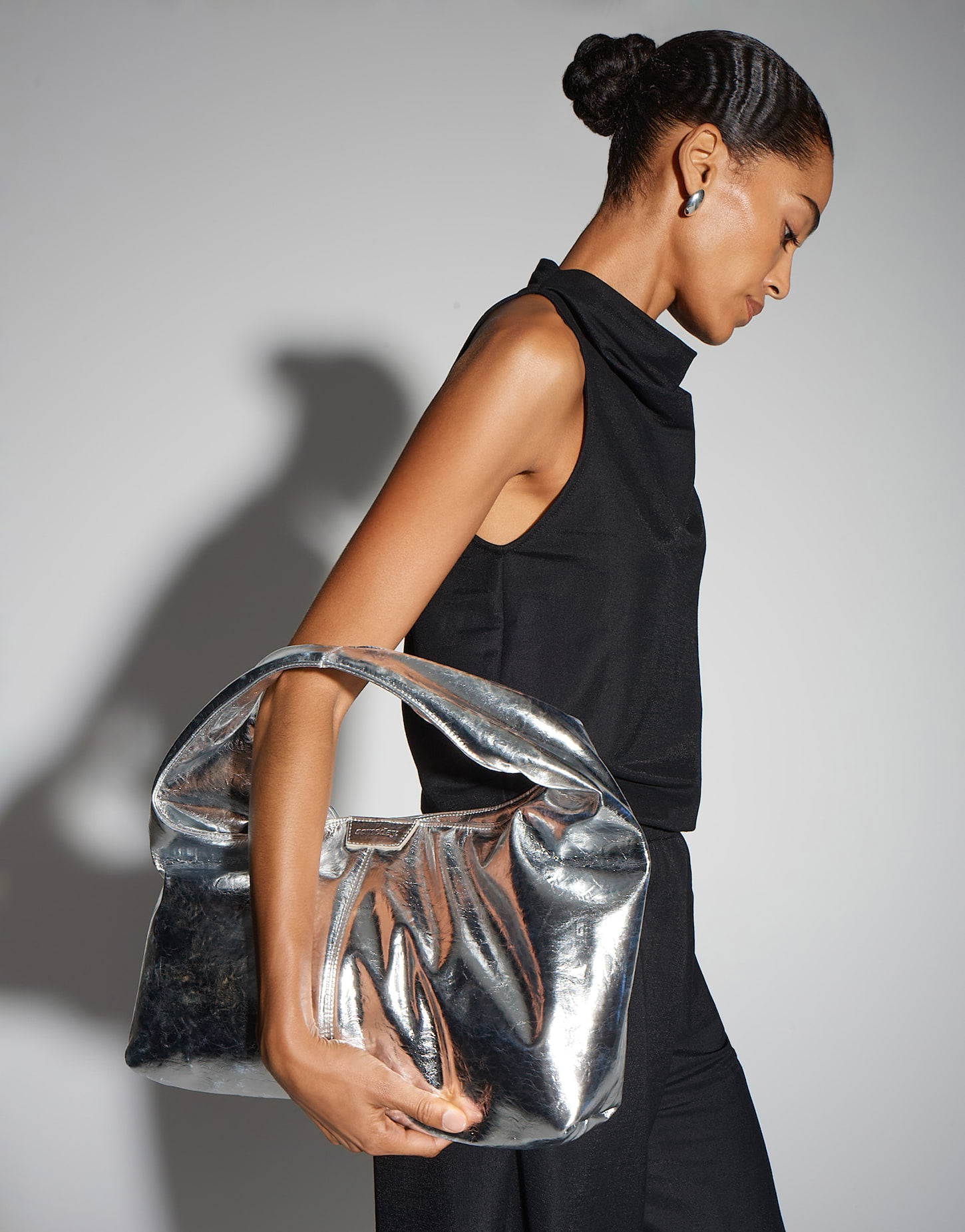 Someday Schultertasche mit glanzvollem Crinkle Effekt Blissa