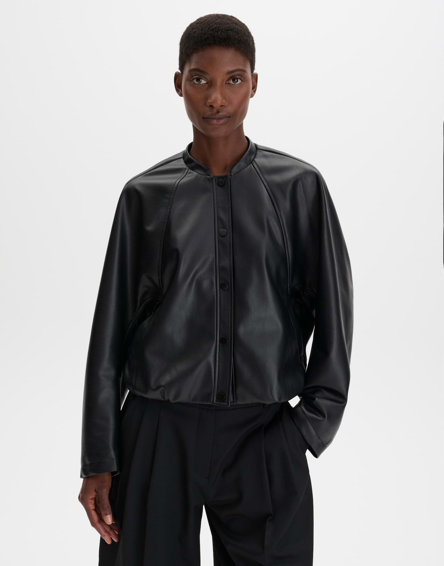 Boxy Blouson aus weichem Kunstleder Nairi