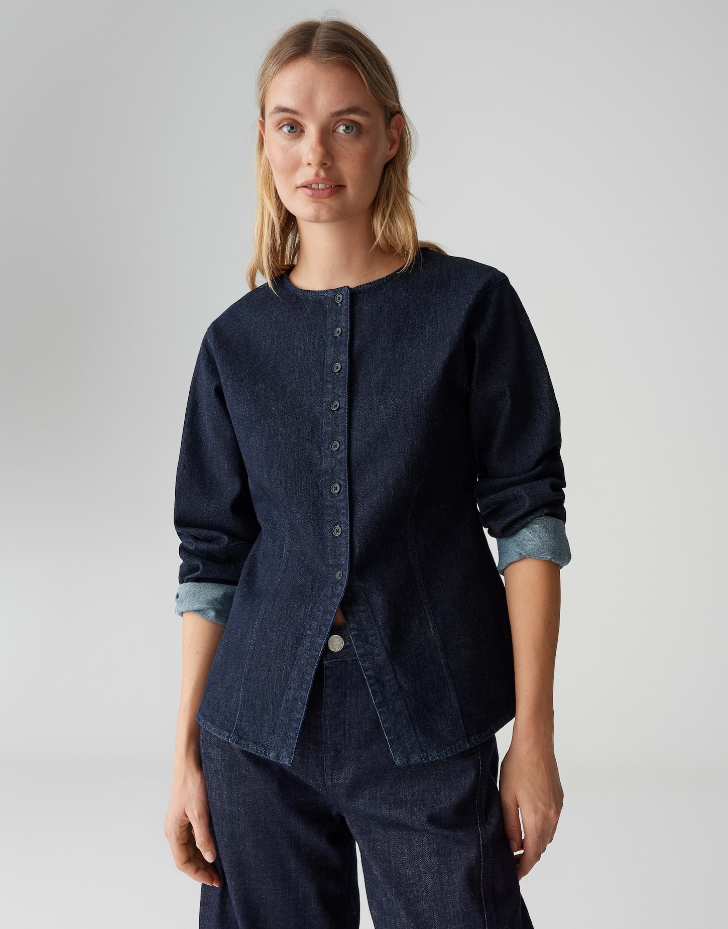 OPUS Slim taillierte Jeansbluse in dunklem Denimblau Fartis