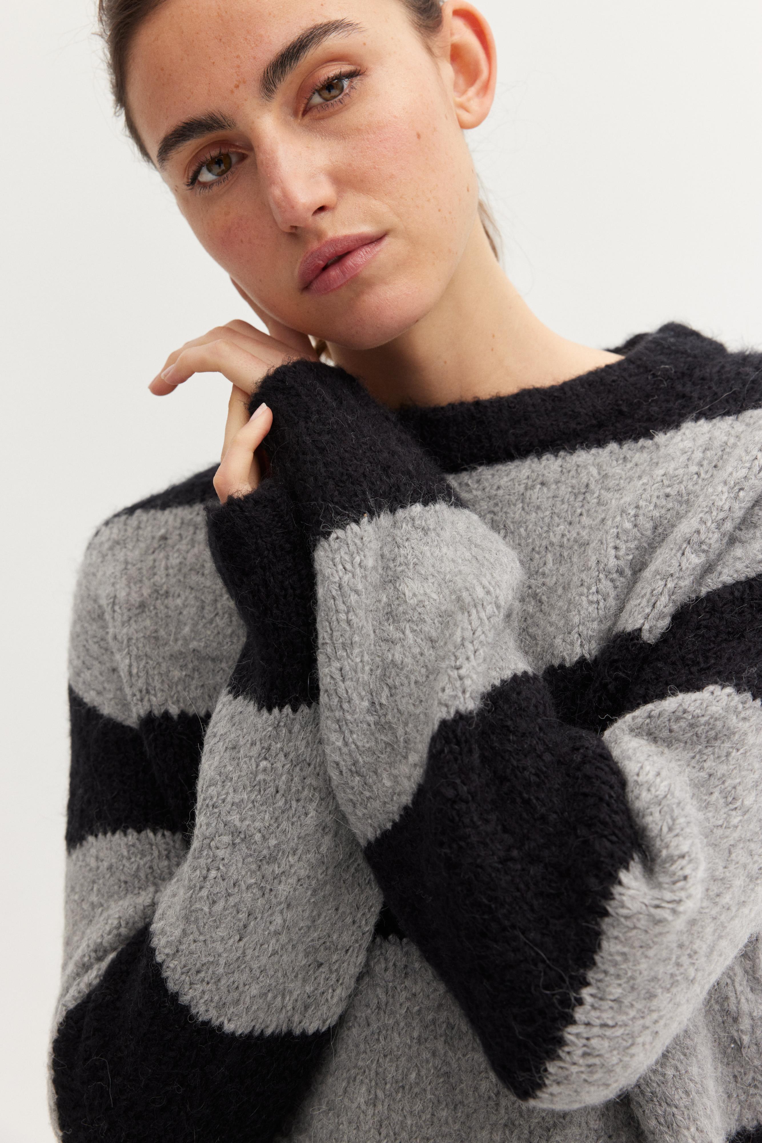 The Fashion People Fluffy striped Pullover