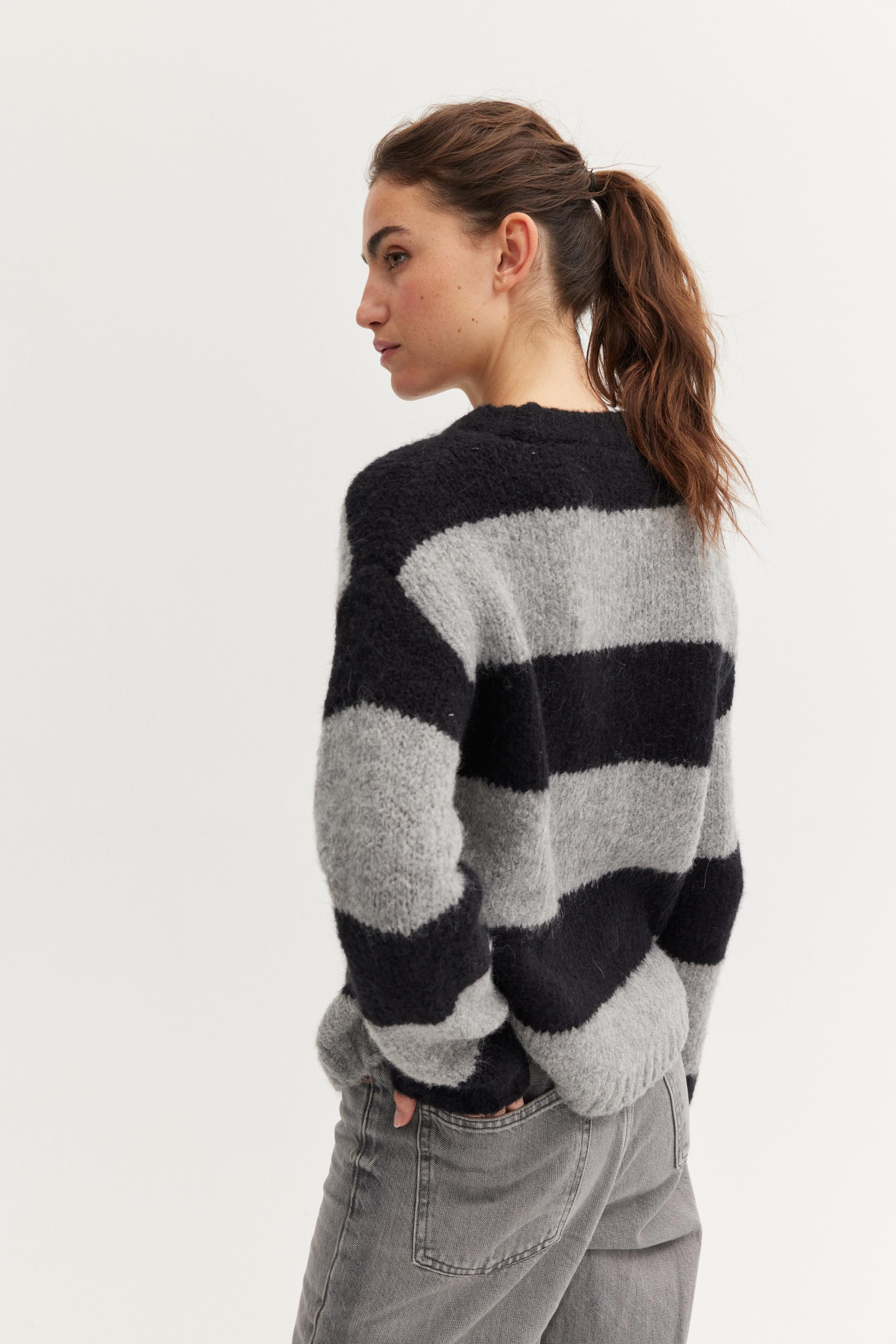 The Fashion People Fluffy striped Pullover