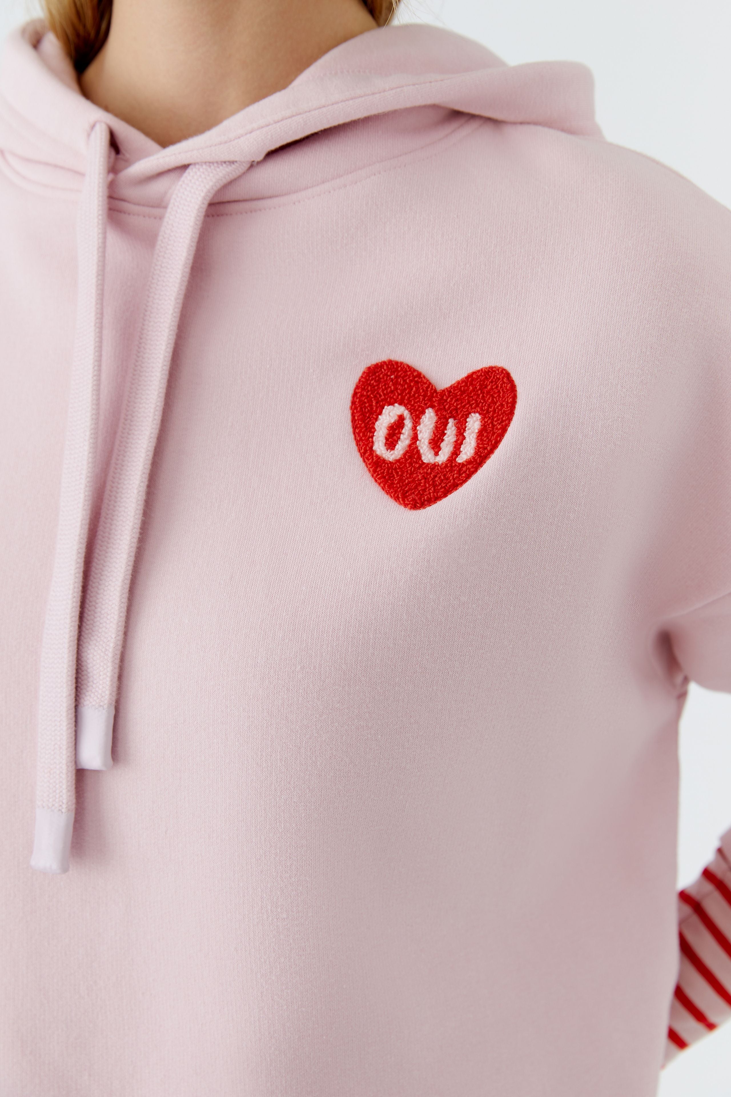 OUI Kapuzensweatshirt mit Herzlogostick auf der Brust