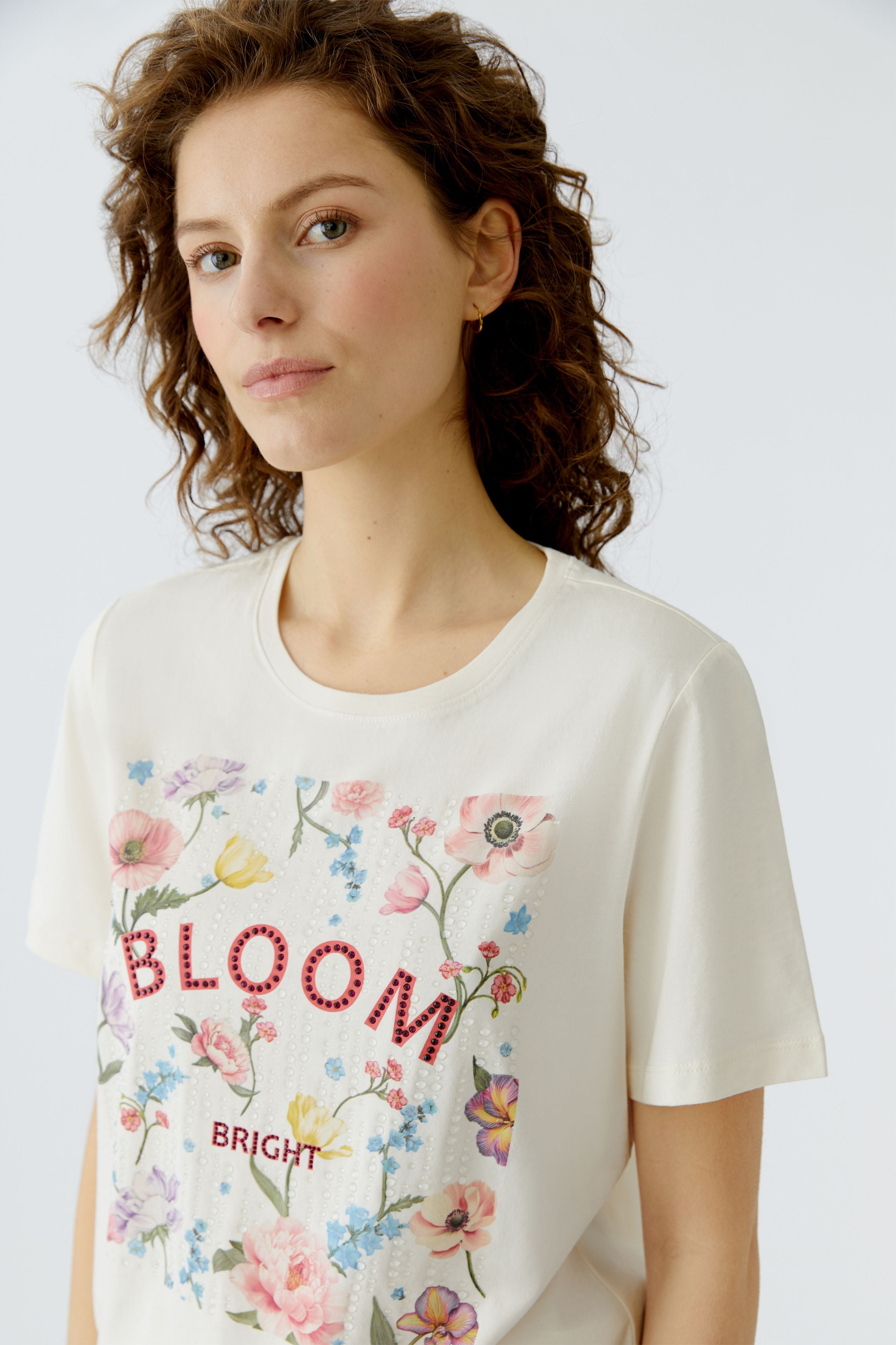 OUI T-Shirt mit tonigen Steinchen verziert