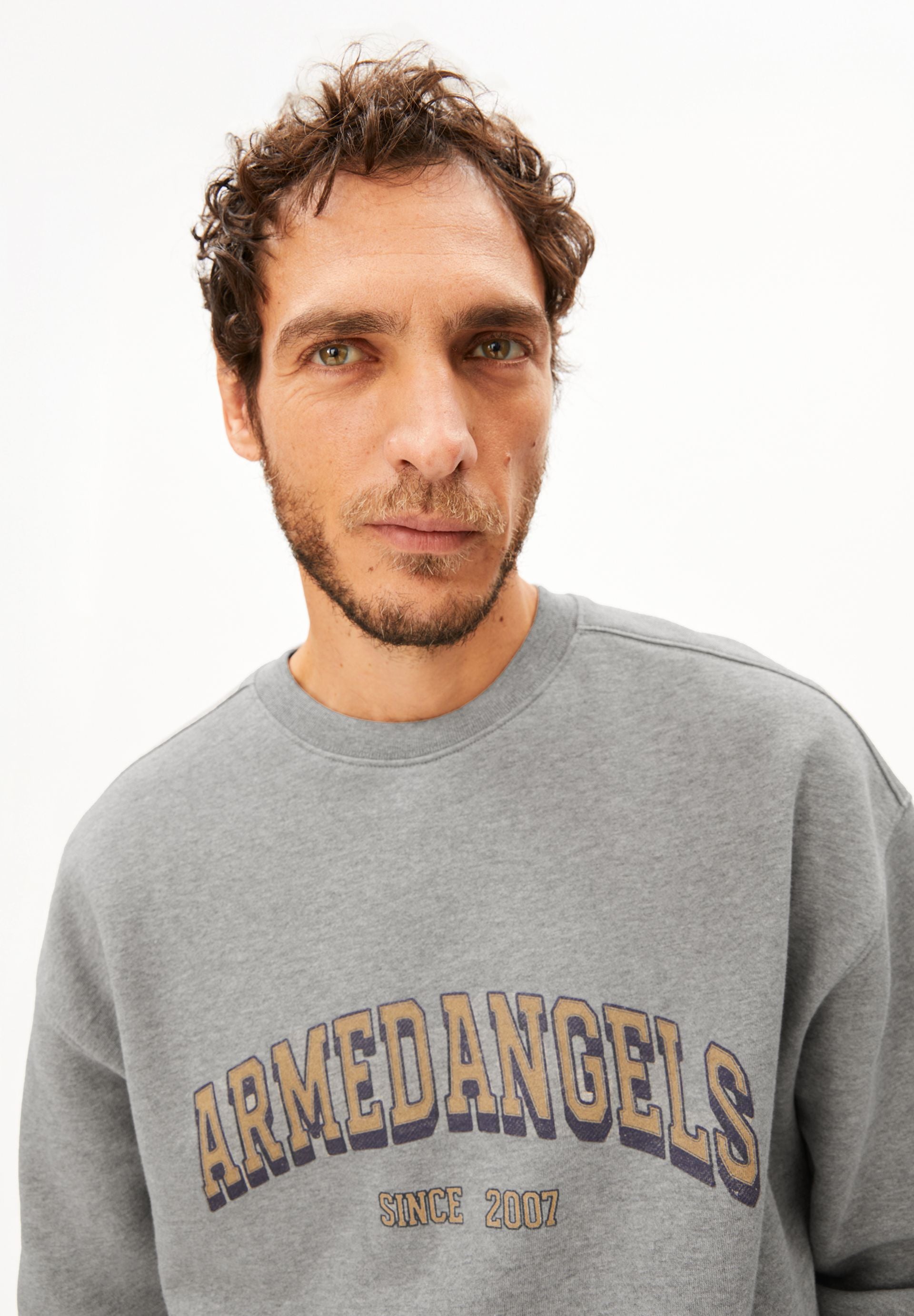 armedangels SWEATSHIRT WORDMARK RELAXED aus Bio-Baumwolle