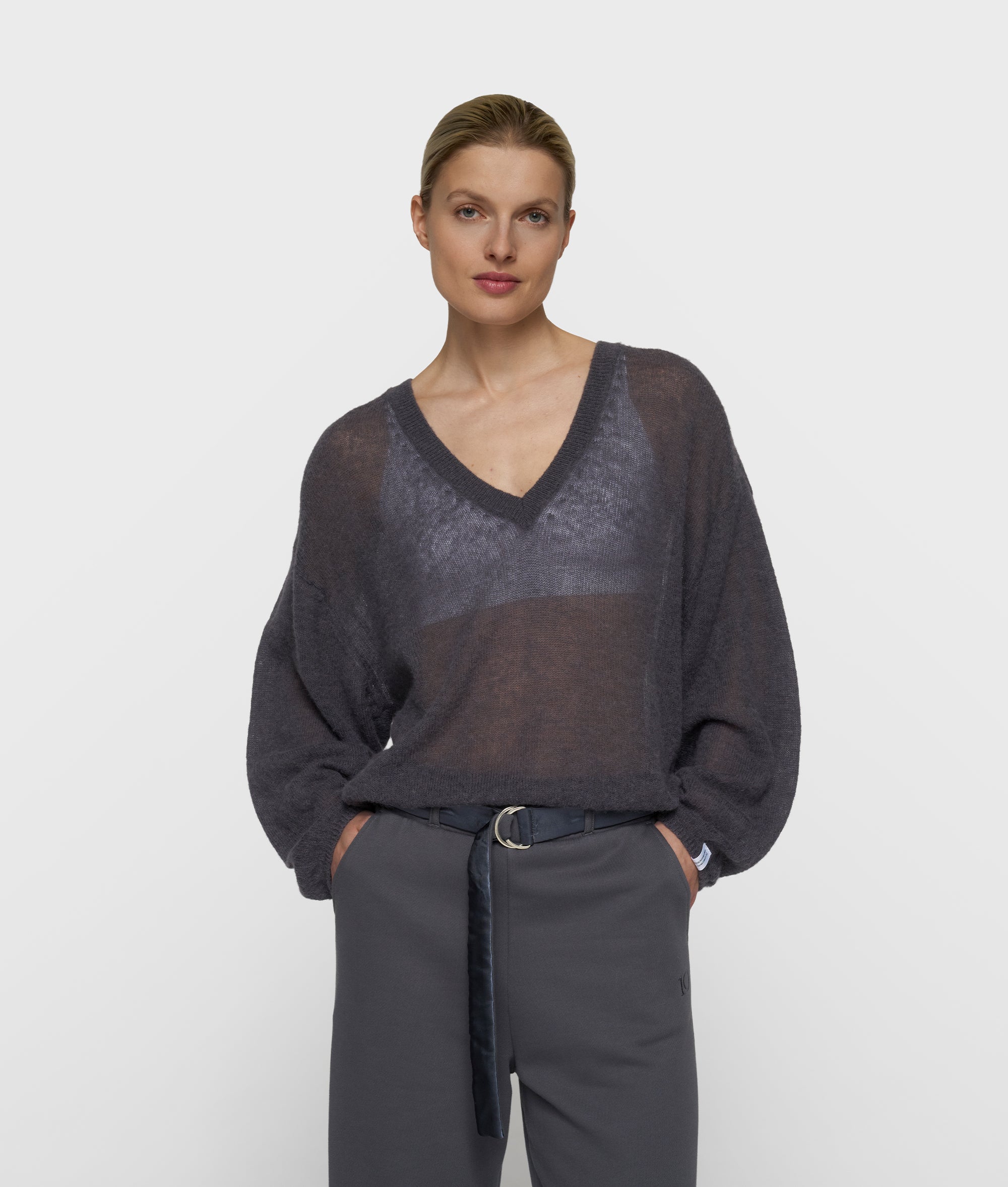 Dünner Strickpullover mit V-Ausschnitt
