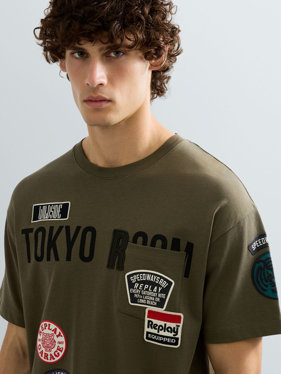 T-Shirt Relaxed Fit mit Brusttasche und Patch