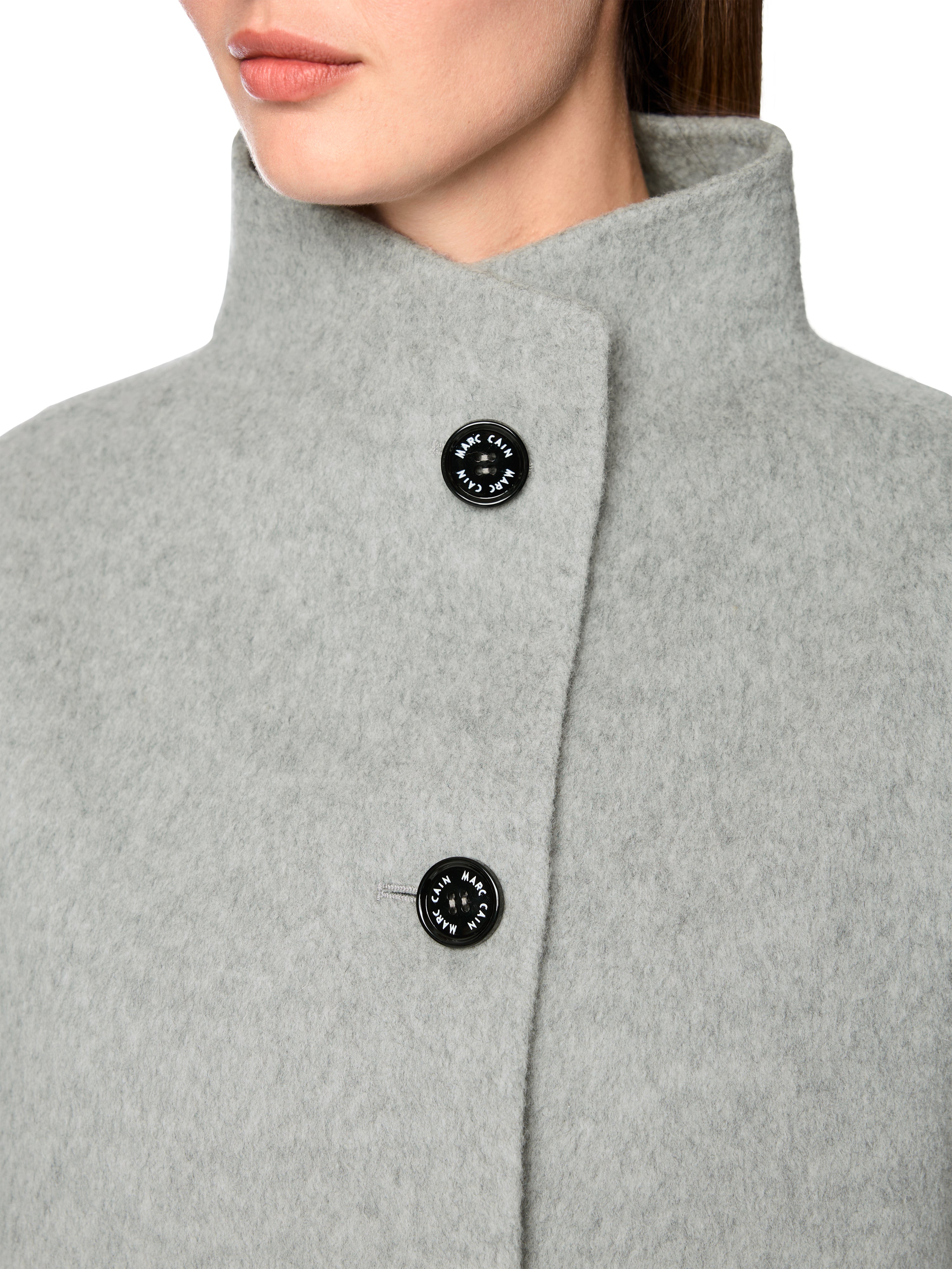 Sportive Jacke mit Stehkragen