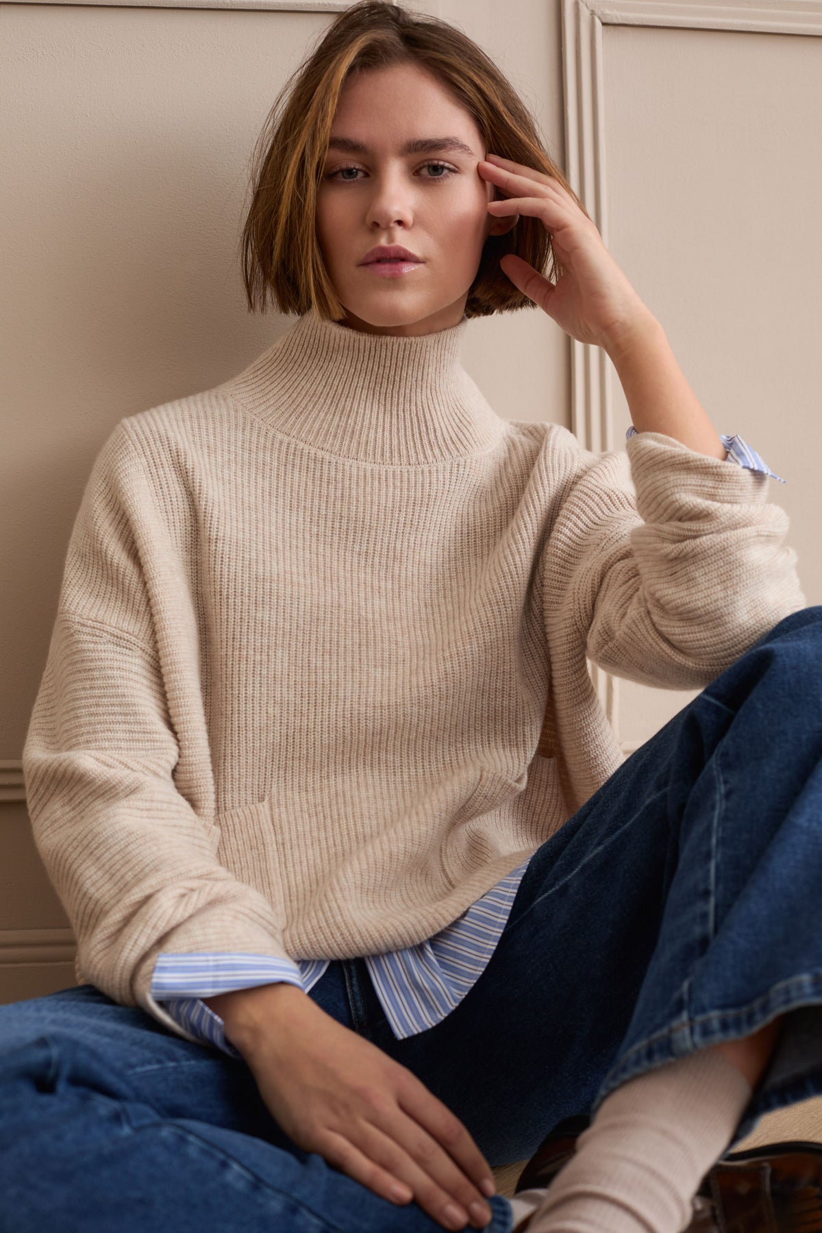 Moderner Pullover im Poncho Look mit Taschen
