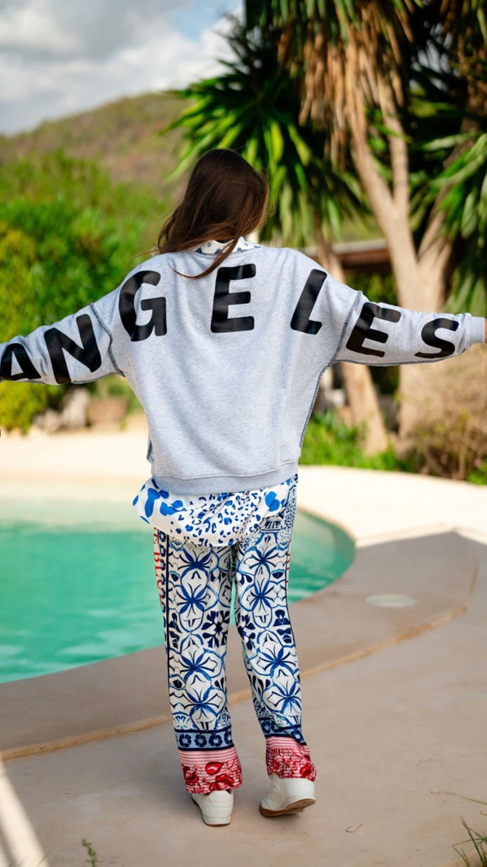 Miss goodlife Roundneck Sweater Los Angeles