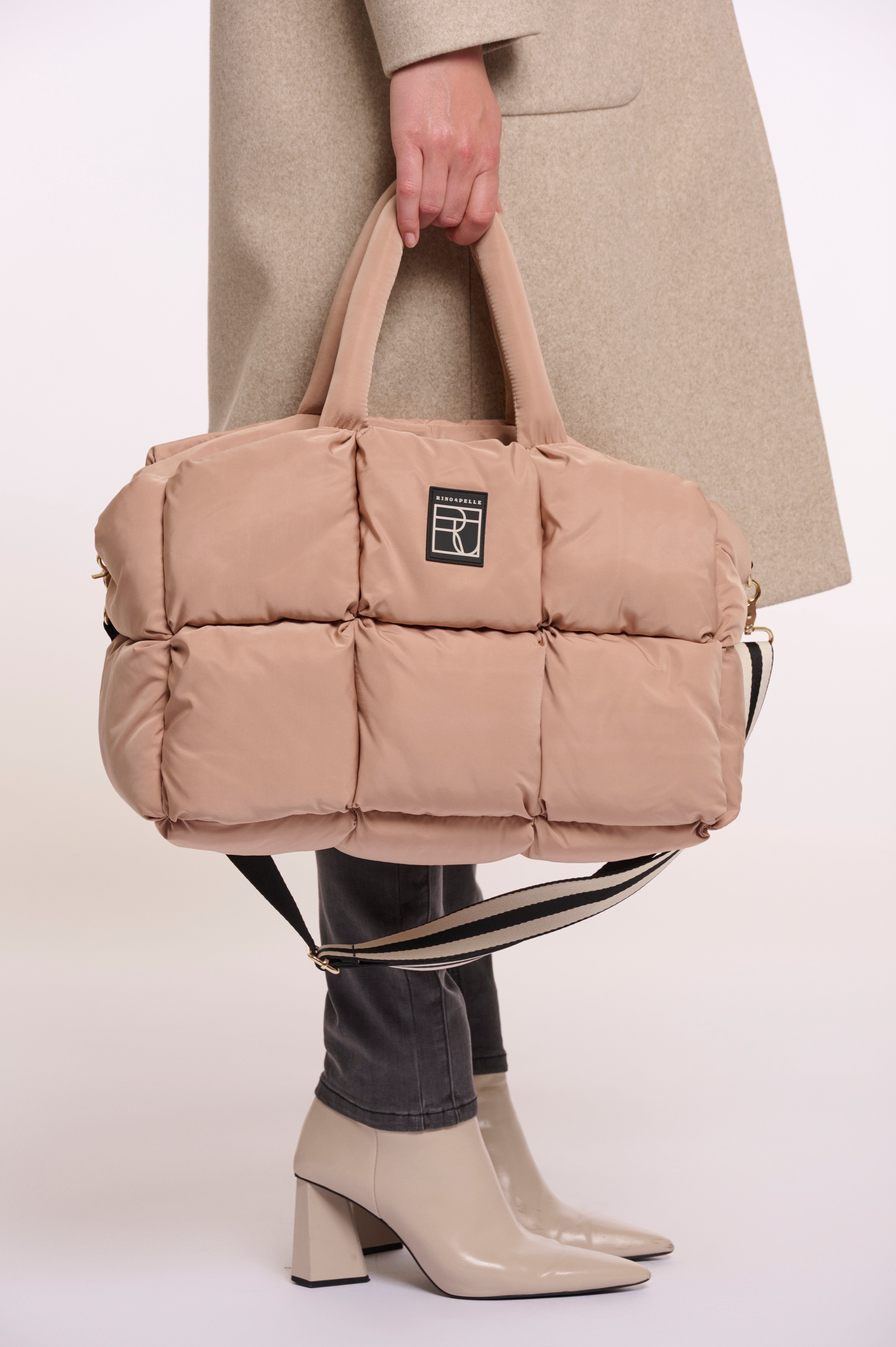 RINO&PELLE Gepolsterte Handtasche in hellbeige  Fabienne
