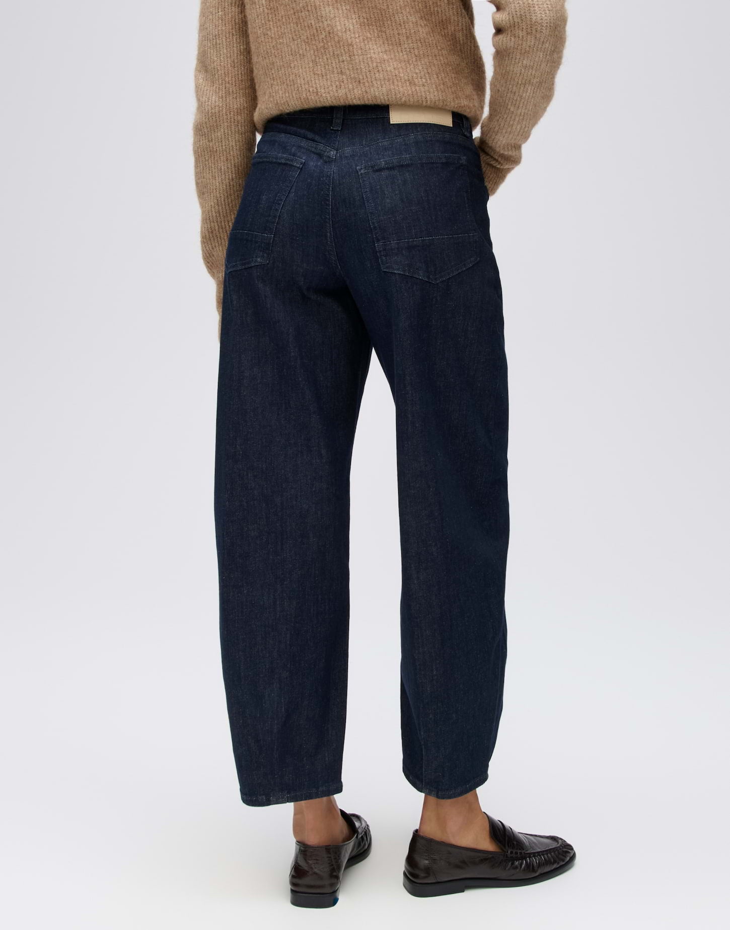 Barrel Jeans in Rinse Wash Mid Rise Lolah heritage