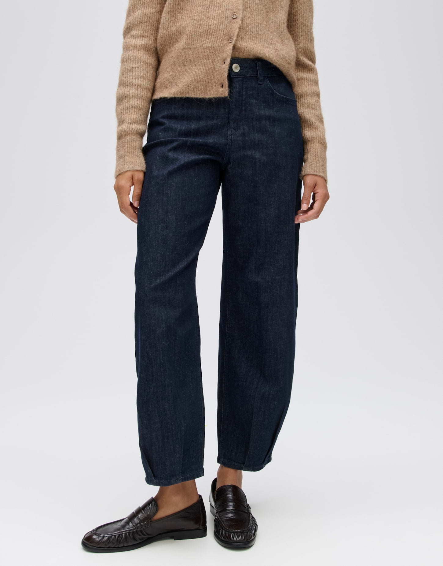 Barrel Jeans in Rinse Wash Mid Rise Lolah heritage