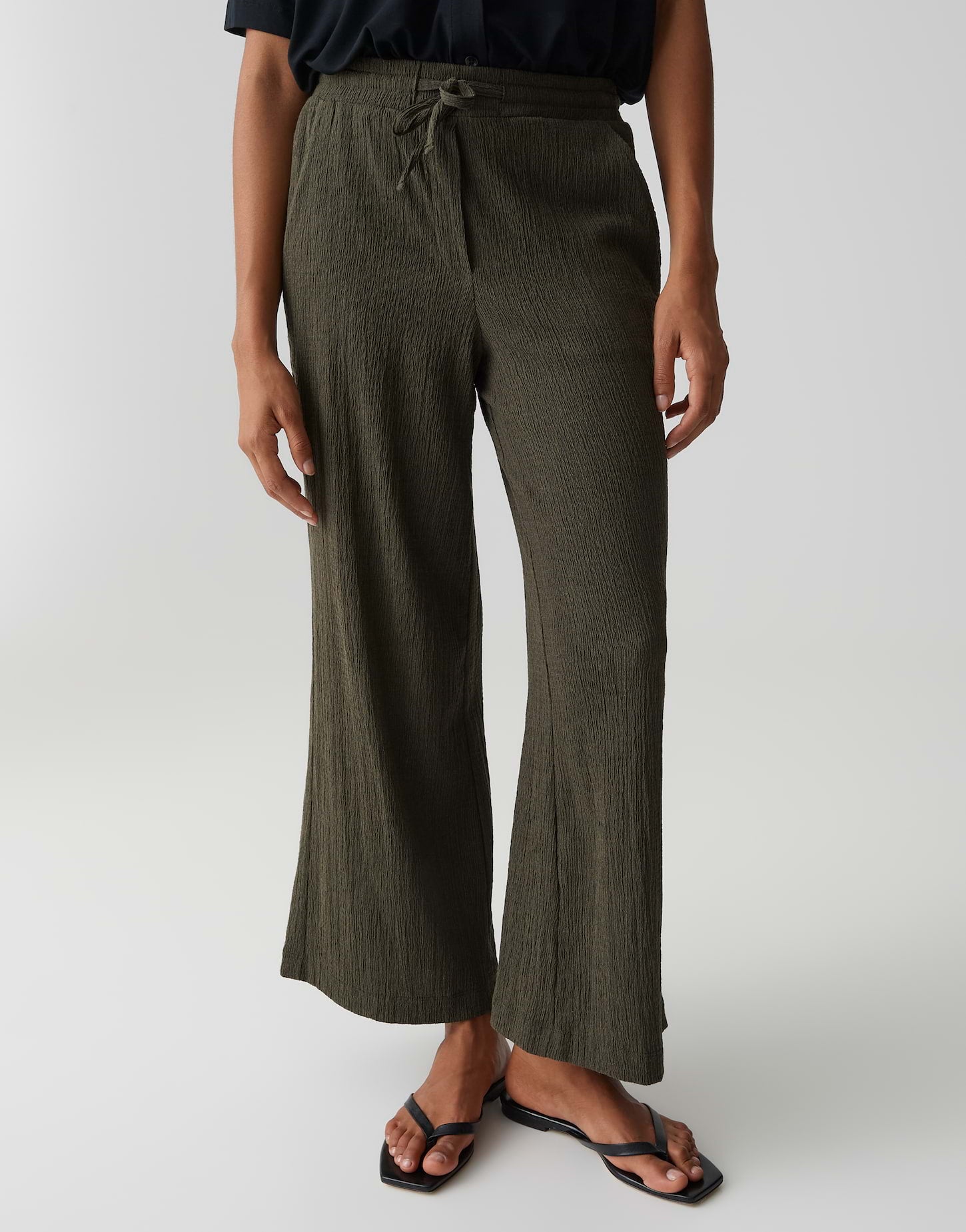 OPUS Verkürzte City Pants in Crinkle Optik MILENI SUN