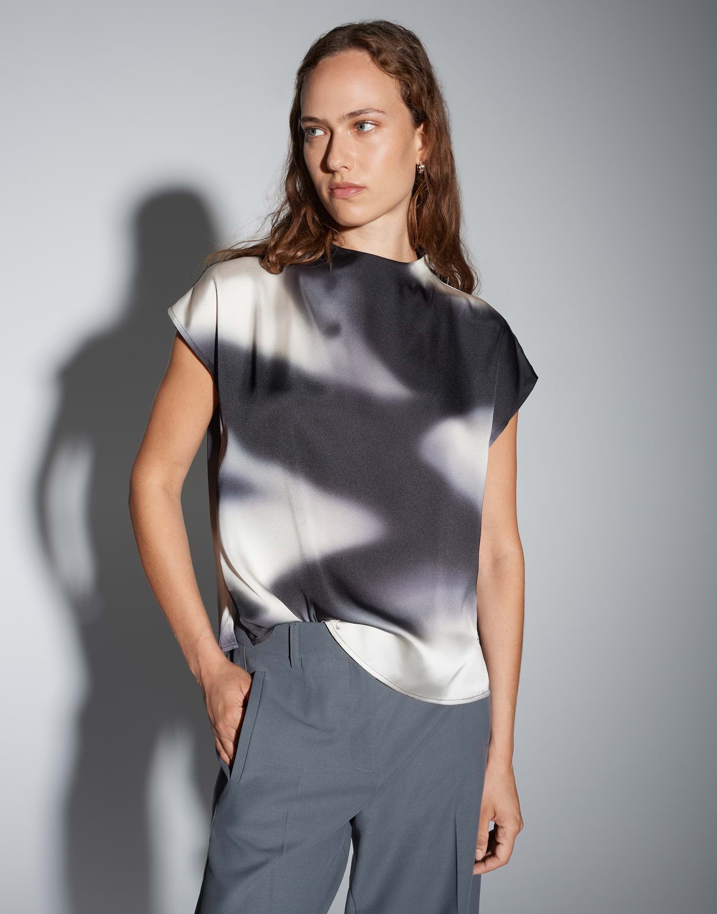 Someday Loose Satinbluse mit galaktischem Print Zalactic