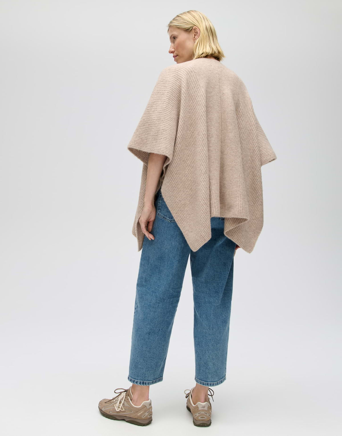 Rippstrickcape mit Wolle Ablanki cape