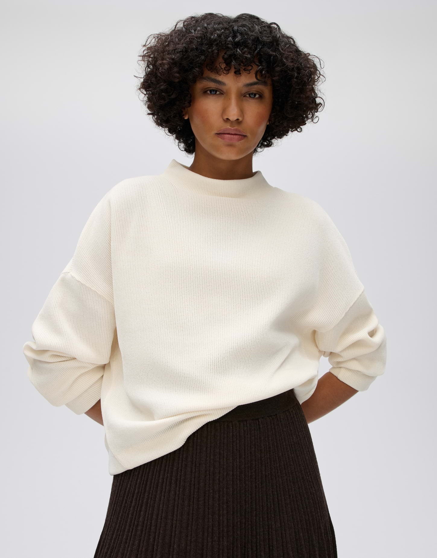 Sweatshirt in samtiger Cord Optik Loose Fit Gemse