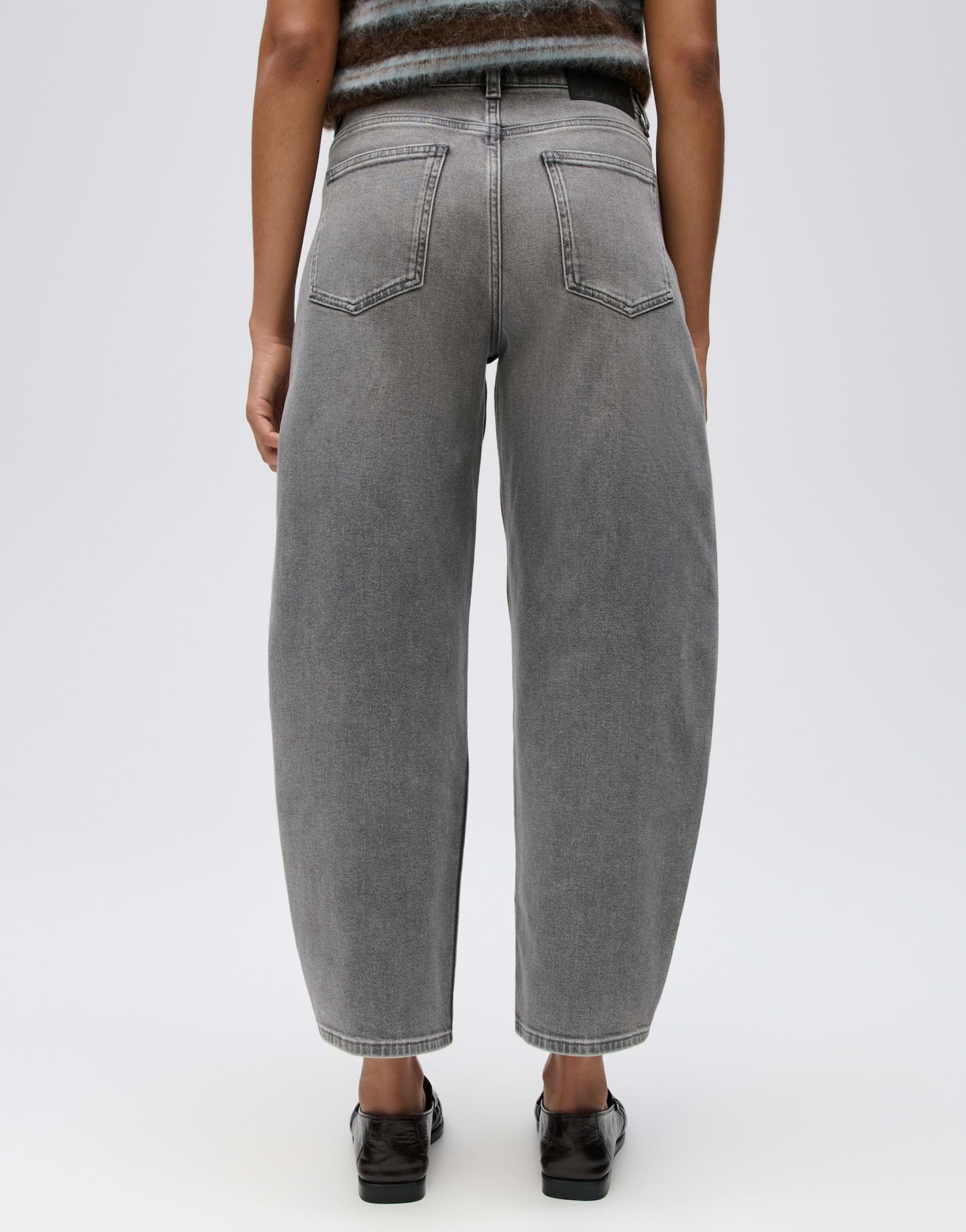 Barrel Jeans Mid Rise Lolah motion