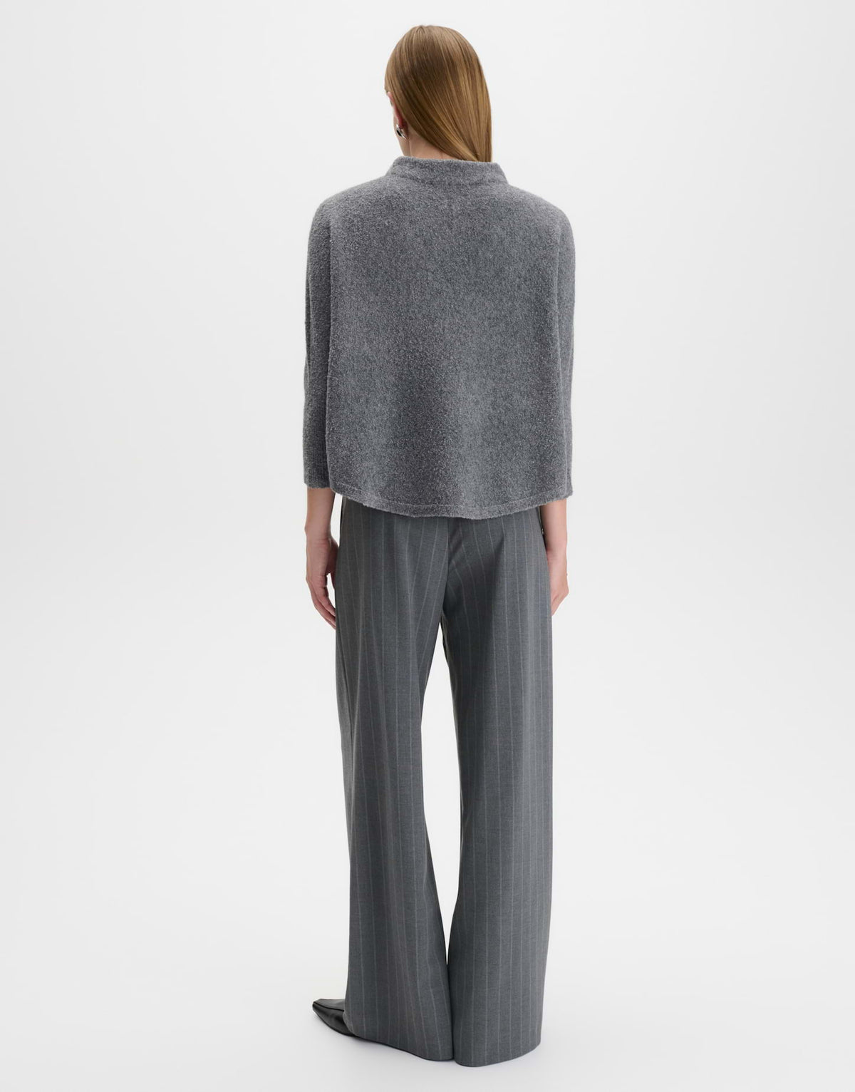 Oversized Pullover im Cape Stil Tiolana
