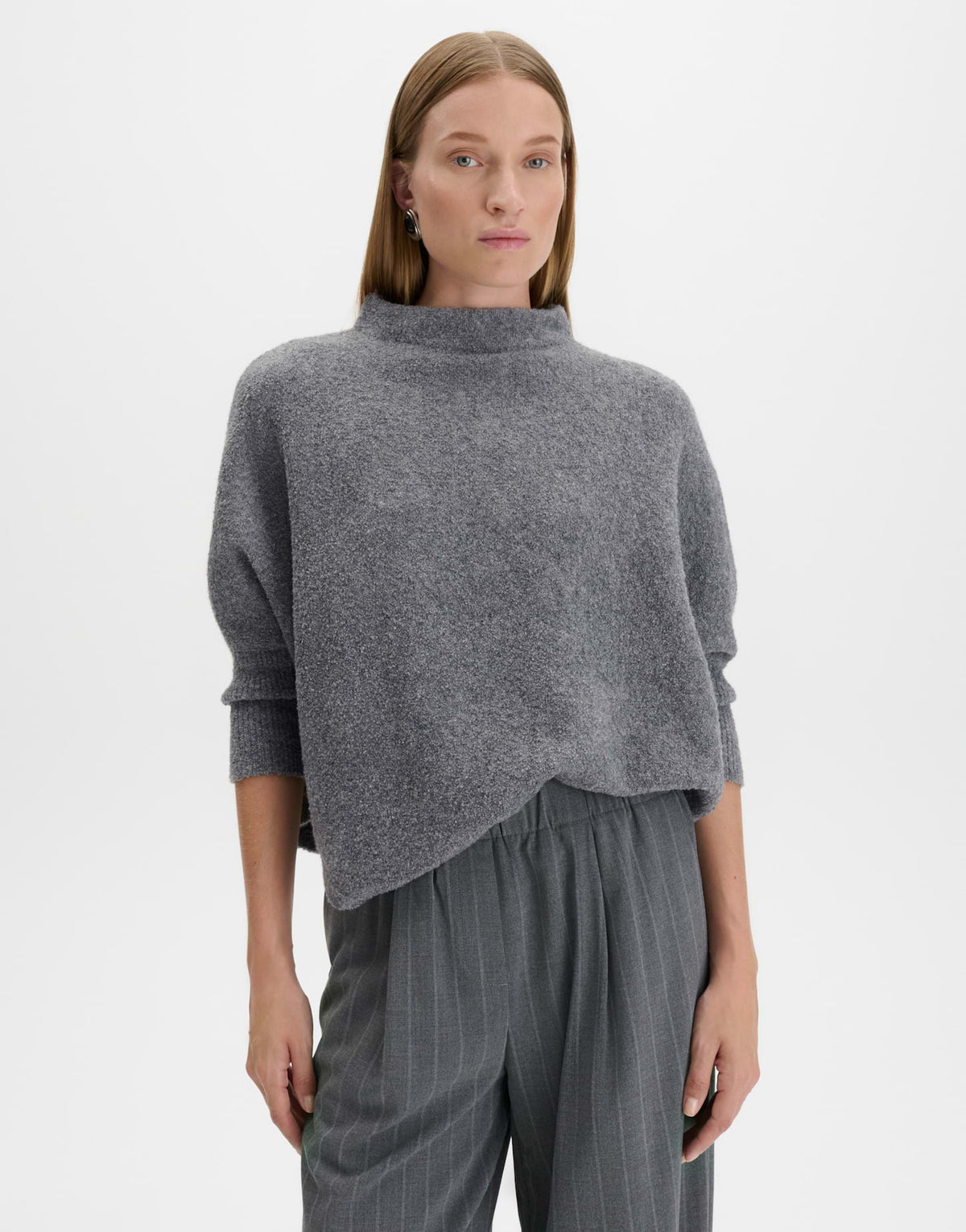 Oversized Pullover im Cape Stil Tiolana