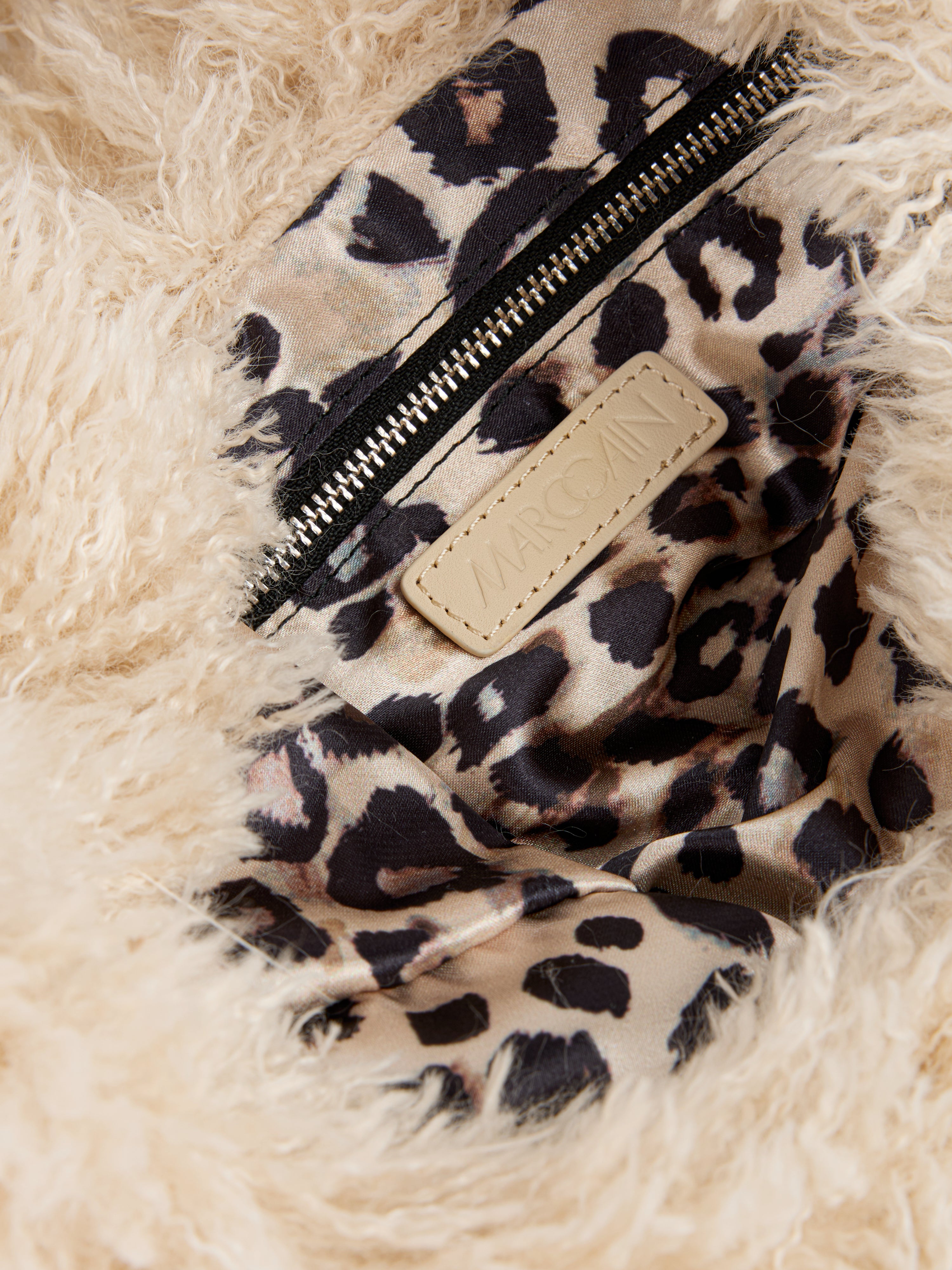 Marc Cain Schultertasche in Hundefell-Optik