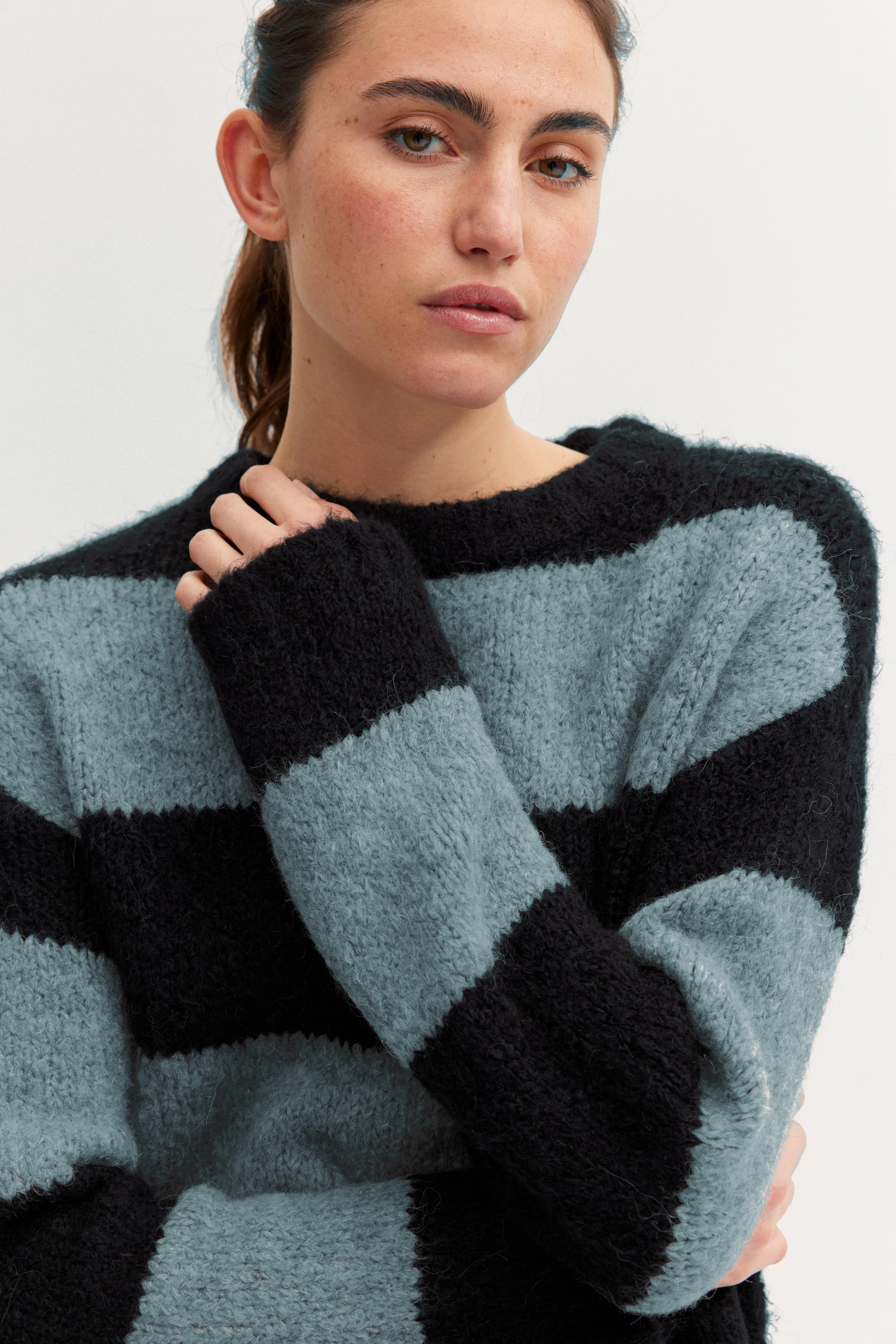 The Fashion People Fluffy striped Pullover