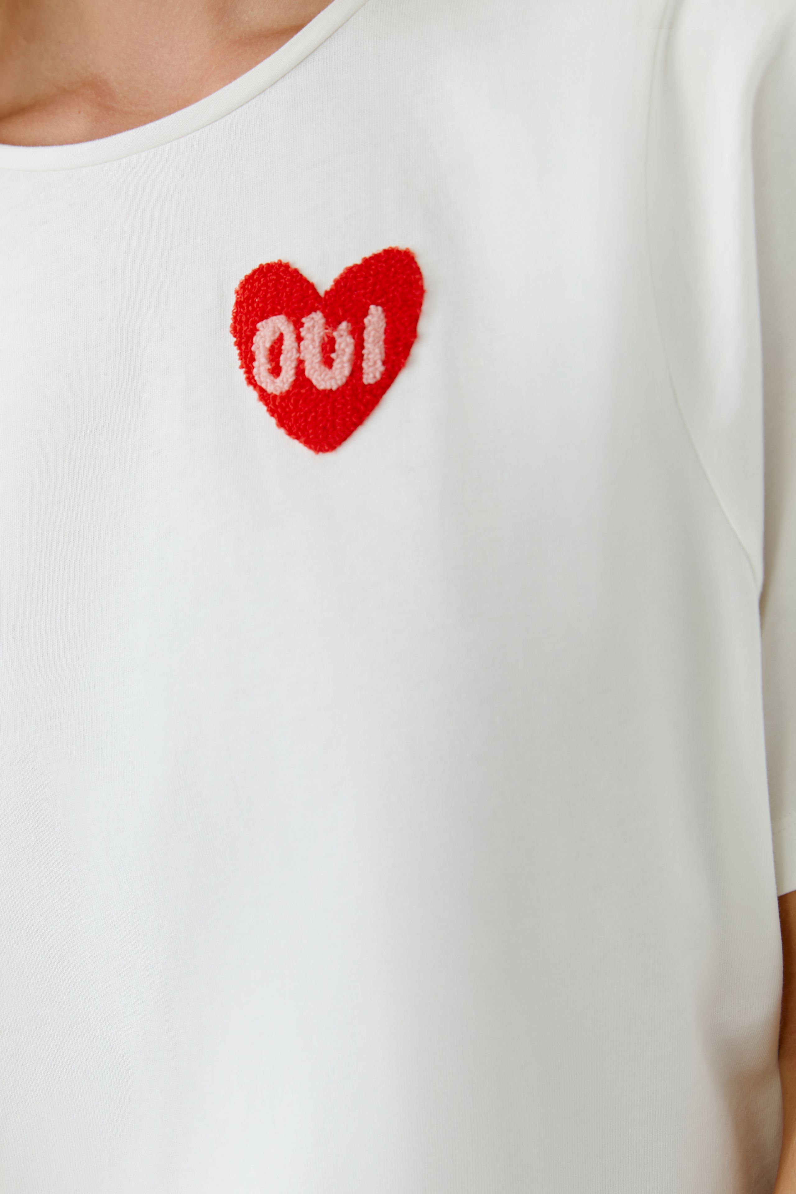 OUI T-Shirt mit dekorativem Herzstick