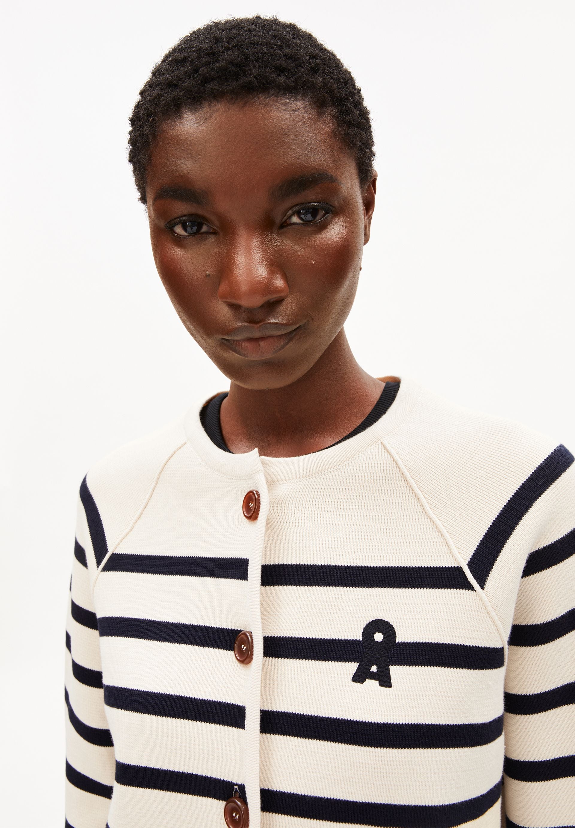 armedangels gestreifte Strickjacke aus Bio-Baumwolle