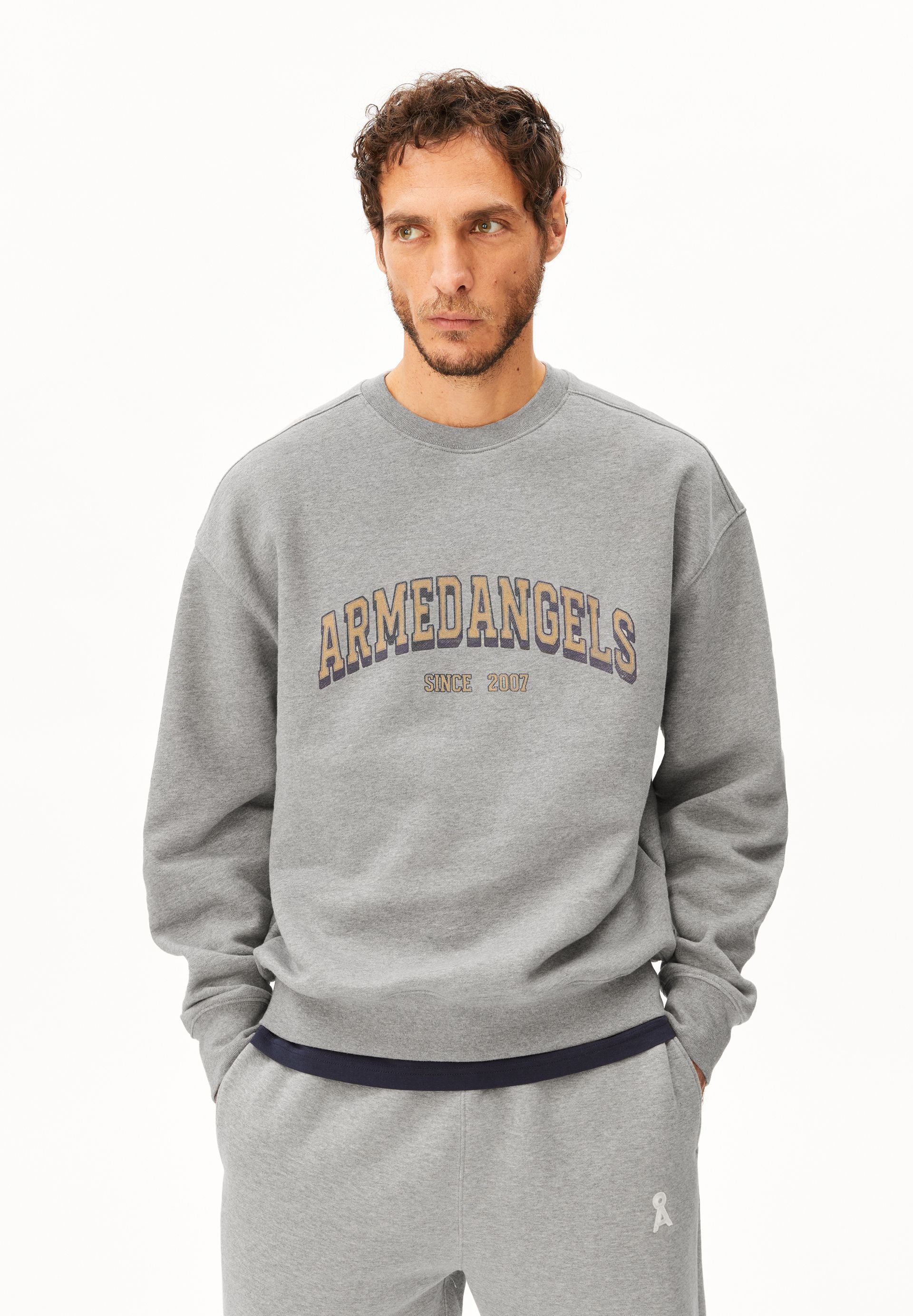 armedangels SWEATSHIRT WORDMARK RELAXED aus Bio-Baumwolle