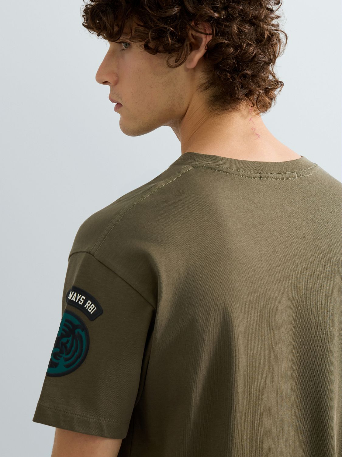 T-Shirt Relaxed Fit mit Brusttasche und Patch