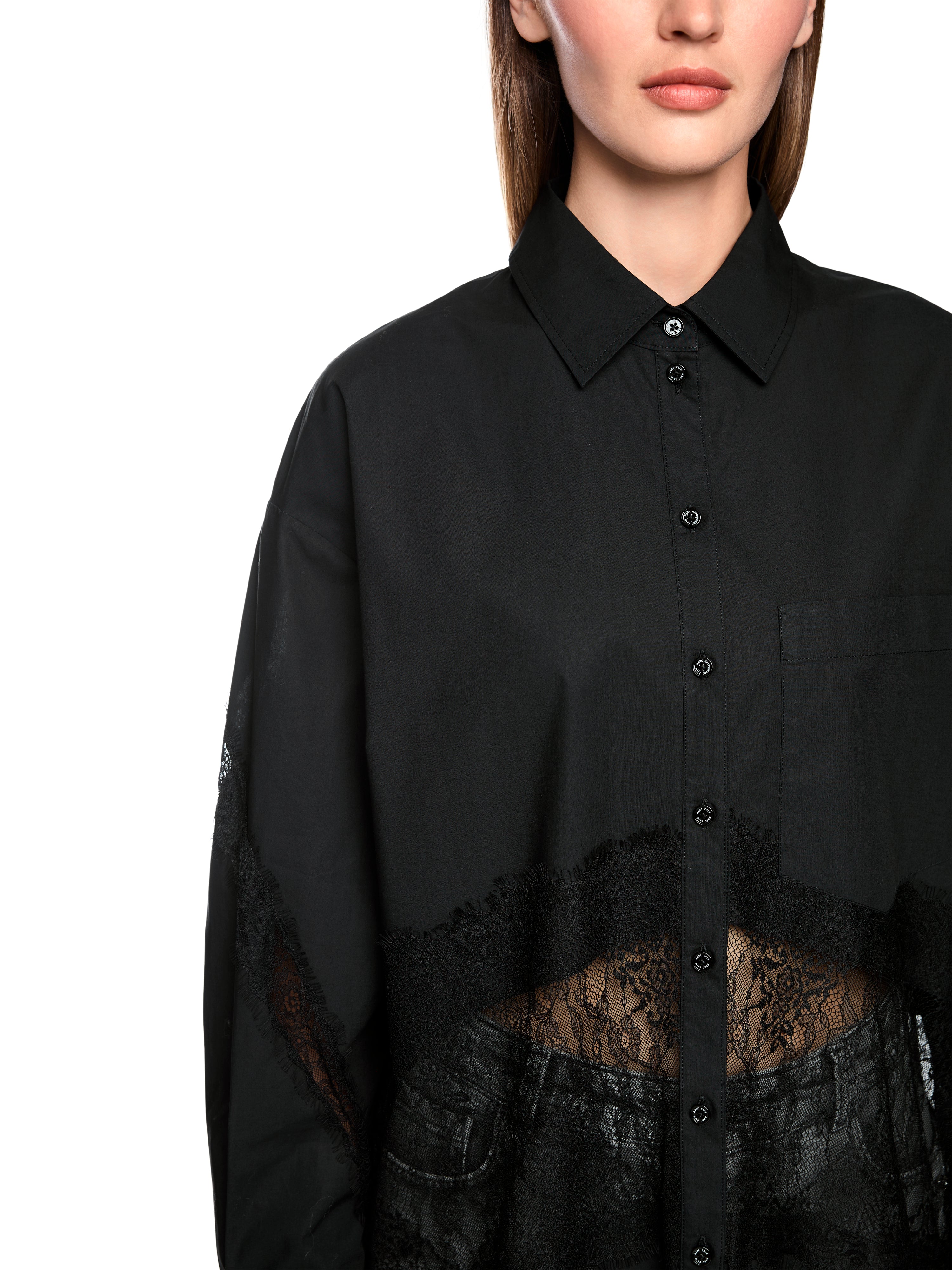 Bluse mit Spitzeneinsätzen