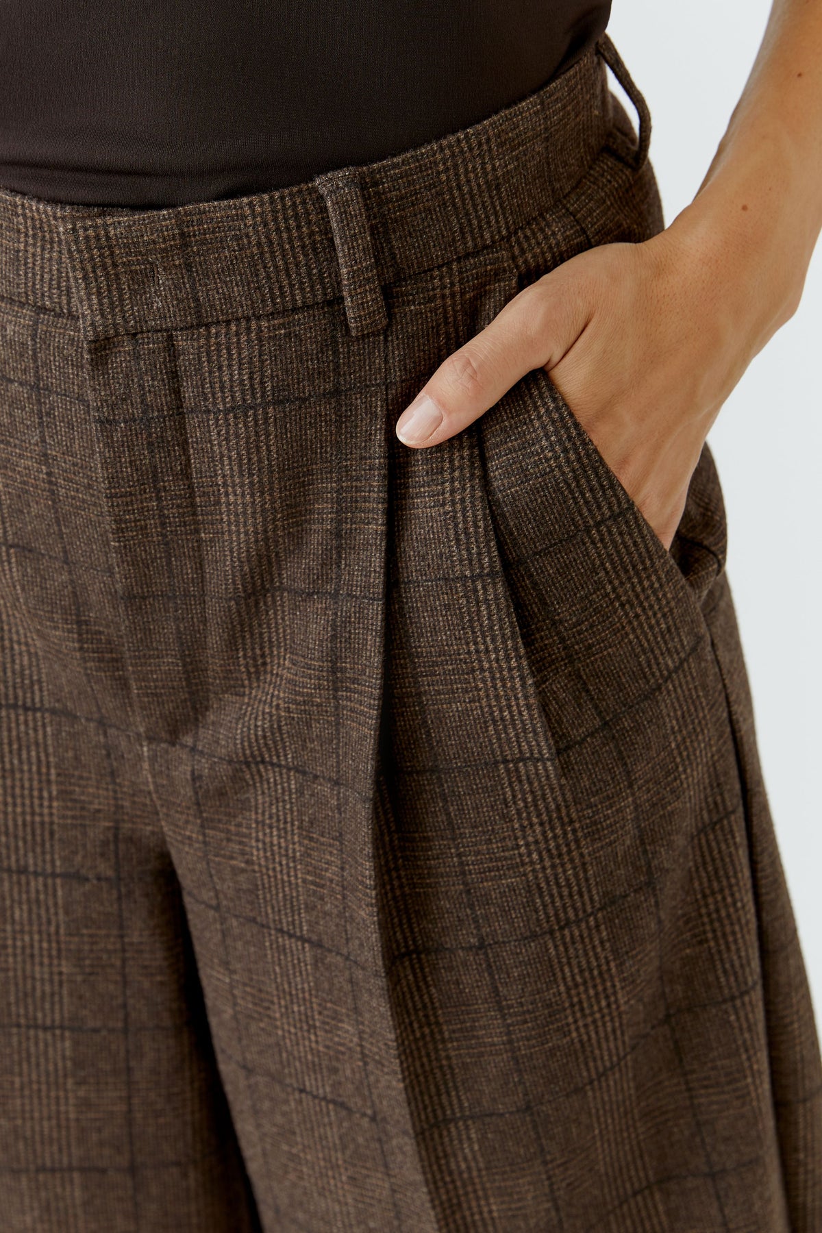 Bundfaltenhose in Braun kariert