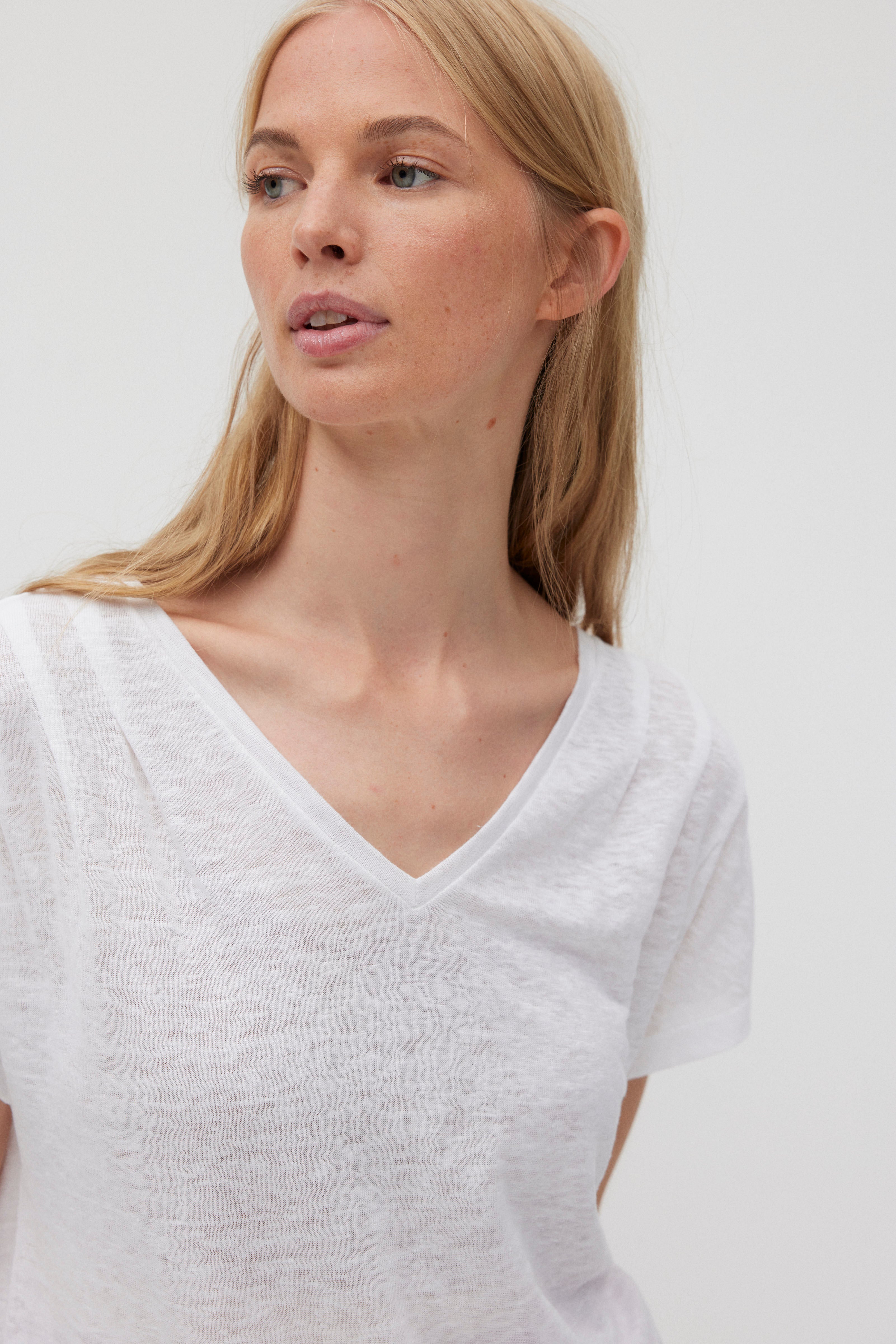 Linen T-Shirt V-Neck